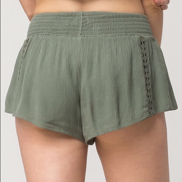 O'Neill Green Shorts - Picture 2 of 2